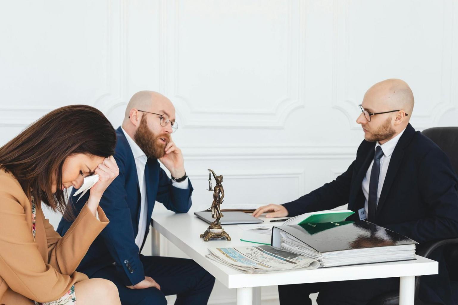 Судебное заседание с участием юристов